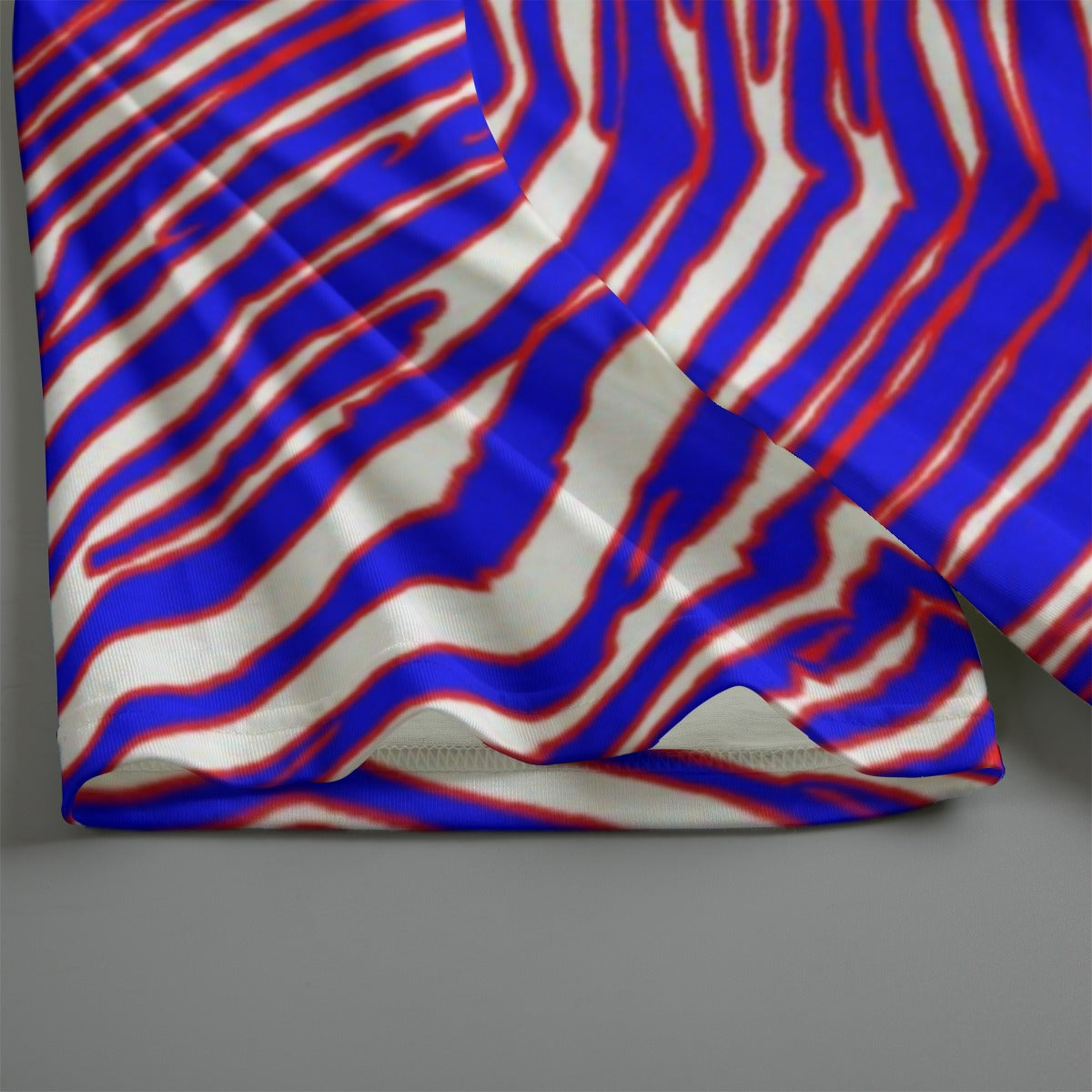 Camiseta de fútbol americano de la NFL Buffalo Bills con estampado de cebra Zubaz para mujer, cuello en V y manga corta