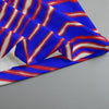 Camiseta de fútbol americano de la NFL Buffalo Bills con estampado de cebra Zubaz para mujer, cuello en V y manga corta